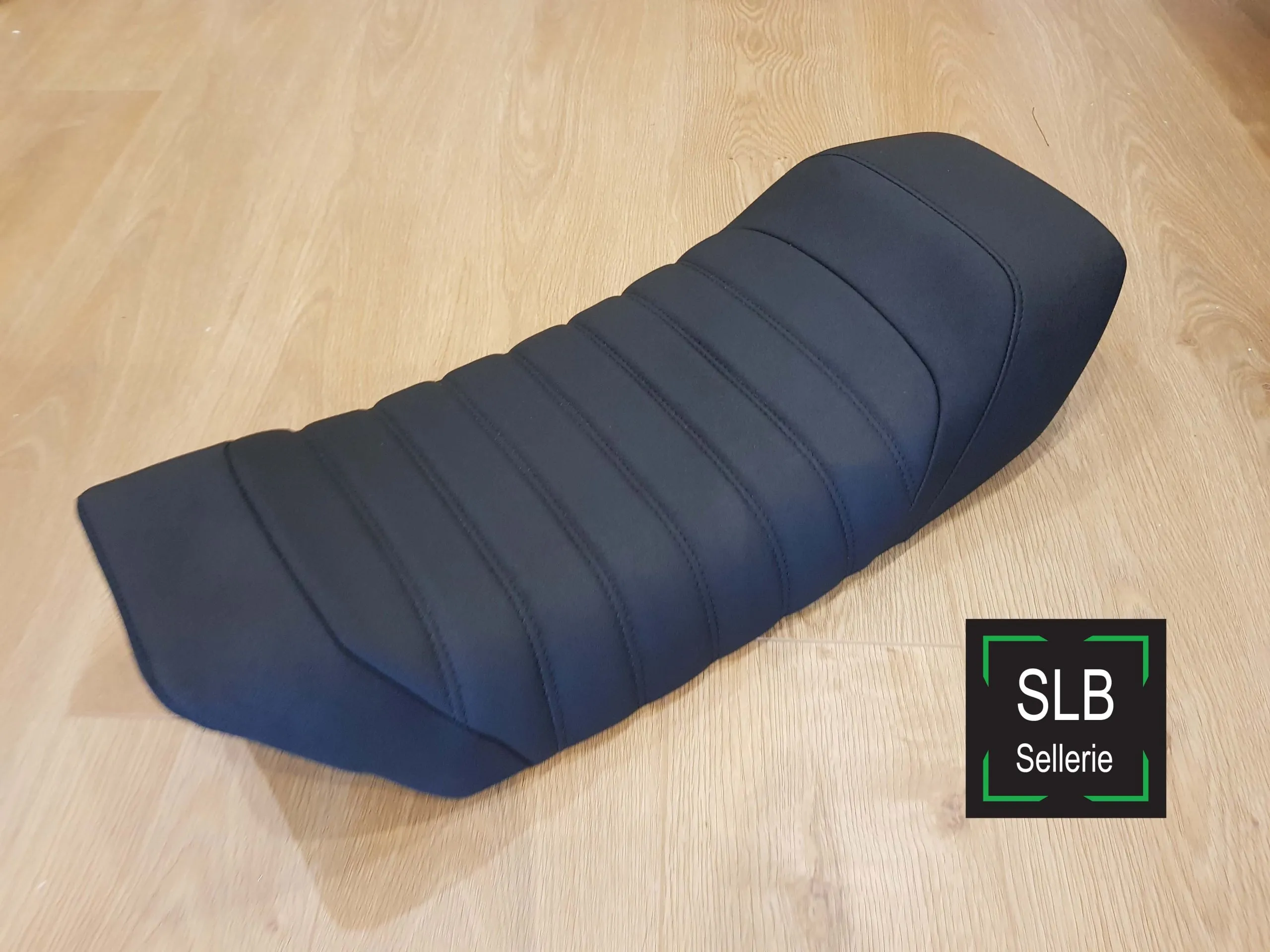 Selle moto antidérapante